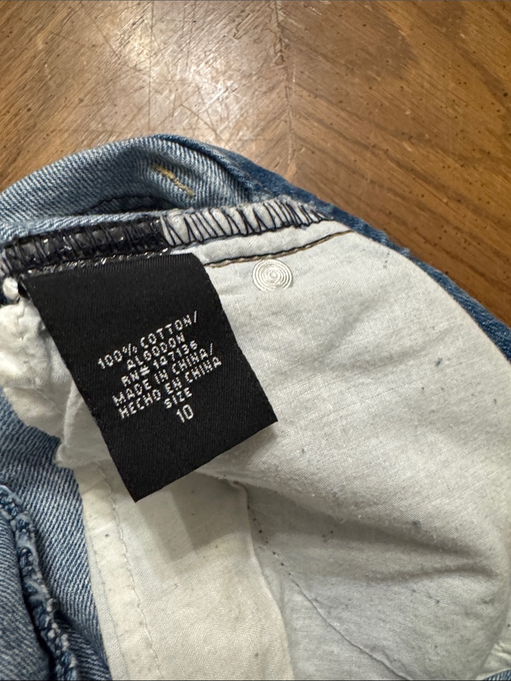 Raw Hem Relaxed Fit Jean Shorts Distressed 5 pocket size 10 1822 Denim EUC - Picture 6 of 13